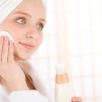 De beste manier om de onzuivere huid te reinigen
