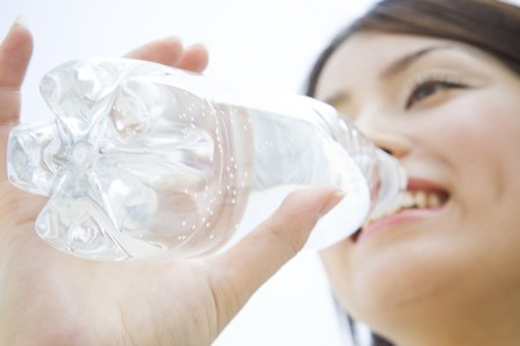 Kan water drinken helpen om gewicht te verliezen