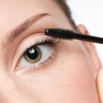 Van oogirritatie tot mascaroma: 3 redenen om je wimpers af en toe een mascaravrije dag te geven